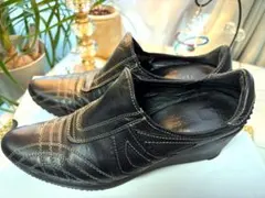 【キレイめカジュアルに】レザー ウェッジソールスリッポン