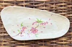 桜模様・有田焼·深山窯· 緒玉の皿· 楕円形長皿
