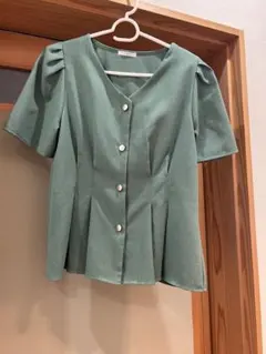 Honeys 半袖ペプラムブラウス　グリーン Mサイズ