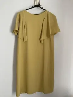 【お値下げ新品未使用】a.v.vワンピースくすみイエロー　パーティ結婚式