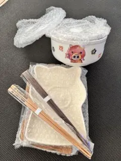週末値下げ　新品　ドラッグストアーズ　フードコンテナ　皿　箸セット　ブタのサムネイル