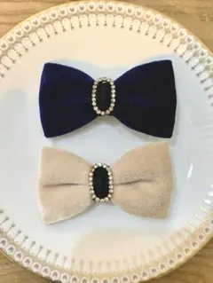 ネイビー、ベージュリボンヘアピンストーン付き クリップ式　2個セット