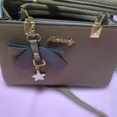 リボンチャーム付きブラウンショルダーバッグ
