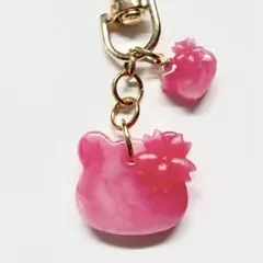 チャーム レジン キーホルダー ハンドメイド 濃ピンク マーブル クマ