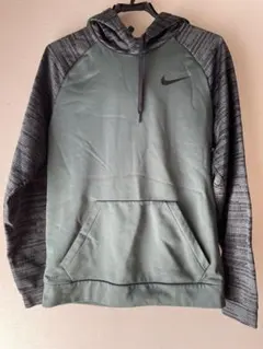 Nike フード付きスウェットパーカー グリーン系