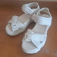 美品！ZOZO　厚底ボリュームストラップサンダル　オフホワイト24～24.5cm