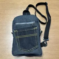 ブラックデニムクロスボディバッグ(裏地　レドグレー)