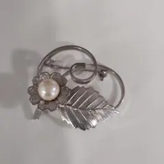 値下げ　真珠　エレガントな花と葉のブローチ