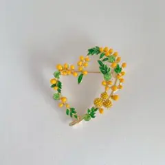 ミモザハート型ブローチ　リース　ハート型　花　植物　ナチュラル　北欧