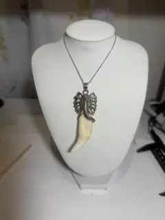 熊牙　熊の牙　熊歯　ネックレス　キーホルダー　新作　送料無料