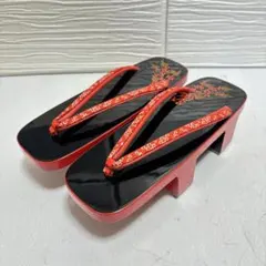 【美品】だいわ 花柄黒と赤の花柄下駄