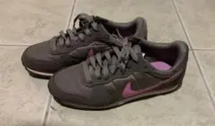 Nike グレー/ピンク スニーカー