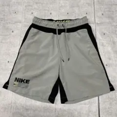 美品 NIKE DRI-FIT ショートパンツ 素材切り替え ナイキ