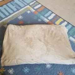 ベージュの柔らかい枕 標準サイズ