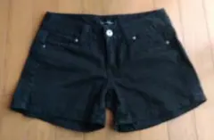 黒ショートパンツ