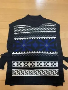 ZUCCA 幾何学模様 タートルネックニットベストのサムネイル