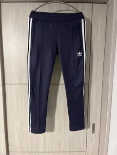 adidas ネイビー トラックパンツ