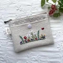 465】ハンドメイド 刺繍バネ口ポーチ(丸底) - メルカリ