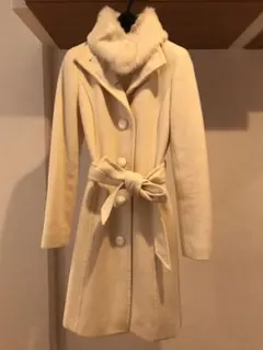 ほぼ新品✳︎白のロングコートのサムネイル