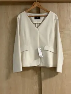 アイボリー ノーカラージャケット