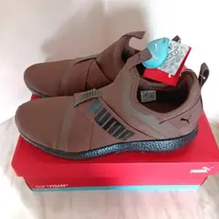 PUMA スリッポン スニーカー ブラウンのサムネイル