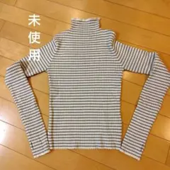 タートルネック セーター 白とグレー ストライプ