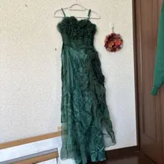 緑のフラワーモチーフロングドレス