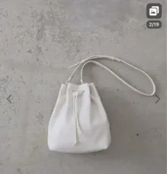 ホワイト レザー調 巾着型 ショルダーバッグ