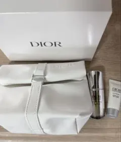 2026 ディオール　カプチュールオファー　ポーチ ノベルティ 白