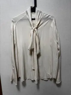 シルクブラウス