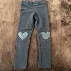 h&m ハート型パッチ付きブラックのレギンス