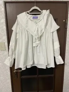 ホワイト長袖ブラウスのサムネイル