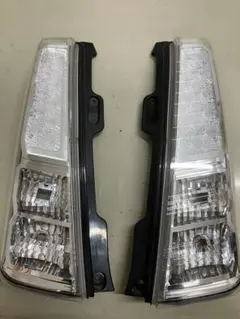 平成31トヨタ純正 タンク DBA-M900A 左右 LH RH テールランプ - メルカリ