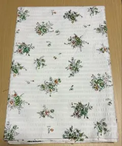 ホワイト地 花柄 サッカー風の生地 約254×94cm