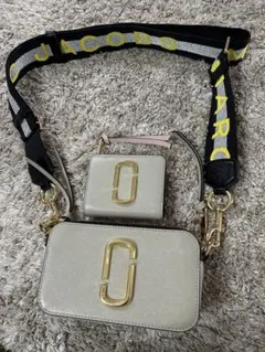 未使用　MARC JACOBS 二つ折り財布 ベージュとショルダーバッグ