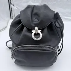 サルヴァトーレフェラガモ　ガンチーニ　リュック　レザー　ブラック 216699