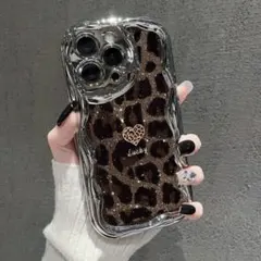 iPhone15用ケース レオパード ウェーブデザイン ソフト