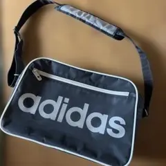 adidas ショルダーバッグ ブラック　約41cm-29cm幅13.