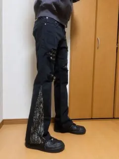 フレアパンツ　ブラック　パイソン柄　ダメージ加工のサムネイル
