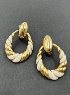 MONET ゴールドカラー&ホワイトカラーツイストイヤリング　未使用品です。