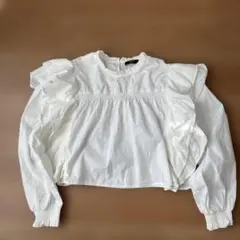 Bershkaフリルブラウス