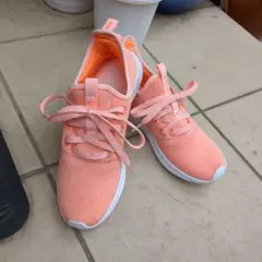 adidas ピンク スニーカー