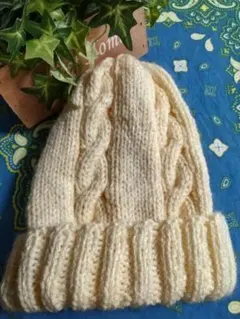 ハンドメイド ケーブル編み ニット帽 オフホワイトのサムネイル