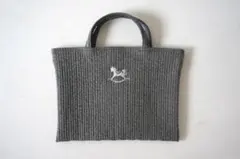 ヌビバッグ　A4トート　木馬　グレー　習い事　マザーズバッグ　刺繍　きれいめのサムネイル