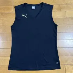 PUMA ノースリーブ　タンクトップ　ブラック Mサイズ　Vネック　ドライのサムネイル