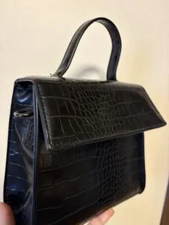 ブラックフラップハンドバッグ