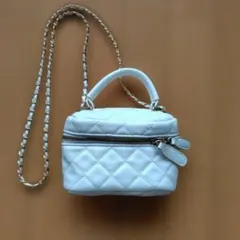 ホワイトレザー キルティングショルダーバッグ