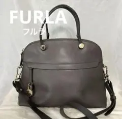 本物FURLA グレーのレザーハンドバッグ　ショルダーストラップ付
