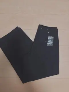 新品タグ付き。UNIQLO ジャージーバレルレッグパンツ　ブラック Mサイズ