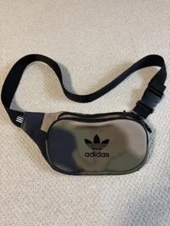adidas カモフラージュ ボディバッグ迷彩柄